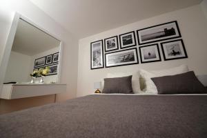 Łóżko lub łóżka w pokoju w obiekcie Sunset Deluxe Villa
