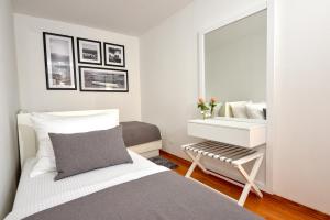 Łóżko lub łóżka w pokoju w obiekcie Sunset Deluxe Villa