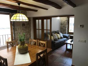 A seating area at Cal Triquell