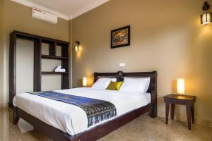 Postel nebo postele na pokoji v ubytování Riviera Hotel & Resort Kep