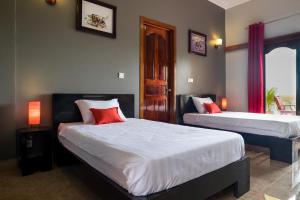 Postel nebo postele na pokoji v ubytování Riviera Hotel & Resort Kep