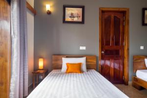 Postel nebo postele na pokoji v ubytování Riviera Hotel & Resort Kep