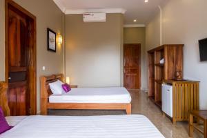 Postel nebo postele na pokoji v ubytování Riviera Hotel & Resort Kep