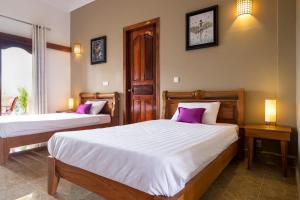 Postel nebo postele na pokoji v ubytování Riviera Hotel & Resort Kep