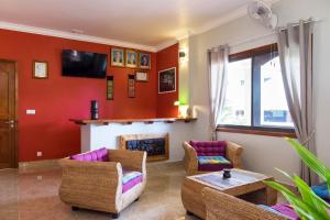 TV a/nebo společenská místnost v ubytování Riviera Hotel & Resort Kep