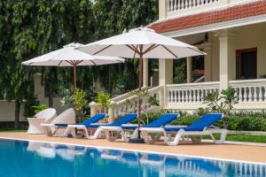 Bazén v ubytování Riviera Hotel & Resort Kep nebo v jeho okolí