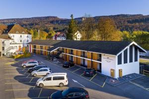 Nespecifikovaný výhled na hory nebo výhled na hory při pohledu z hotelu