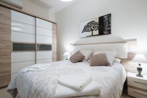 Postel nebo postele na pokoji v ubytování Luxury Apartment Peñuelas Free Parking
