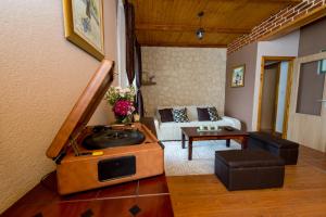 a living room with a tv and a couch at Villa Jozini trudi in Lokva Rogoznica