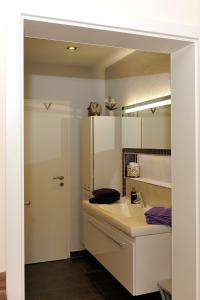 a bathroom with a sink and a mirror at Ferienwohnungen Conny in Rudolstadt