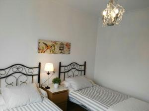Cama o camas de una habitación en San Ciprián Playa y Mar by I Love Norte