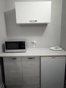 a microwave sitting on a counter in a kitchen at Хостел Lutsk G84 in Lutsk