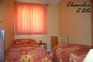 a bedroom with two beds and a sign that says chumpole lies at Appartement La Marmotte in Font-Romeu
