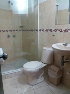 Koupelna v ubytování hotel medellin calasanz