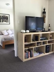TV a/nebo společenská místnost v ubytování Nextdoor@portarthur