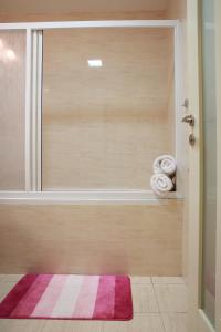 a bathroom with a bath tub with towels in it at Apartman Bellevue in Špindlerův Mlýn
