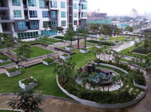 Un jardín fuera de SETAPAK CENTRAL KL-zeta suite by ALOHA