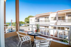 Rõdu või terrass majutusasutuses Filmar Hotel, Ixia, Rhodes