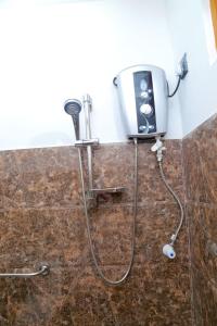 Bilik mandi di Villa Serene