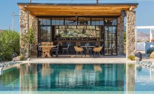 Bazén v ubytování Portes Suites & Villas Mykonos nebo v jeho okolí
