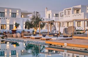Bazén v ubytování Portes Suites & Villas Mykonos nebo v jeho okolí