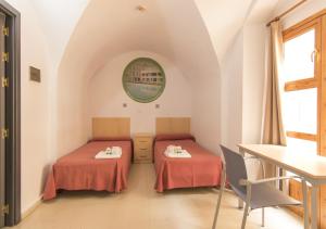 Postel nebo postele na pokoji v ubytování Albergue Inturjoven Córdoba