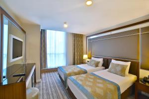 Postel nebo postele na pokoji v ubytování Monaco Hotel