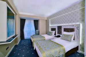 Postel nebo postele na pokoji v ubytování Monaco Hotel