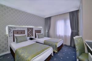 Postel nebo postele na pokoji v ubytování Monaco Hotel