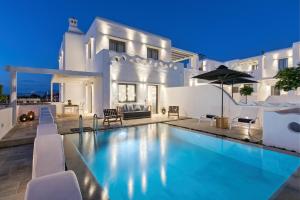 Bazén v ubytování Portes Suites & Villas Mykonos nebo v jeho okolí