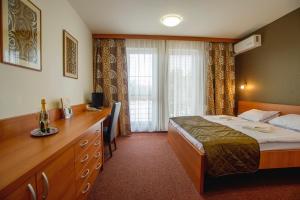 Postel nebo postele na pokoji v ubytování Wellness Hotel Thermal