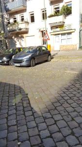 two cars parked on the side of a street at Ferienwohnung Roch GbR in Berlin