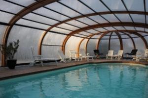 Bazén v ubytování Chambre D'Hotes Miraflores nebo v jeho okolí