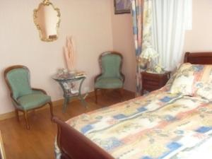 Postel nebo postele na pokoji v ubytování Chambre D'Hotes Miraflores + 14 fotografií