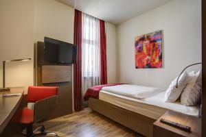 TV a/nebo společenská místnost v ubytování Hotel Orangerie