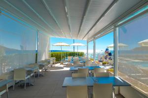 Ein Restaurant oder anderes Speiselokal in der Unterkunft Hotel Montecristo 