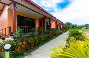 Zahrada ubytování Toongyoong Longbeach Resort SHA Plus
