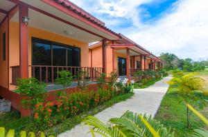 Zahrada ubytování Toongyoong Longbeach Resort SHA Plus