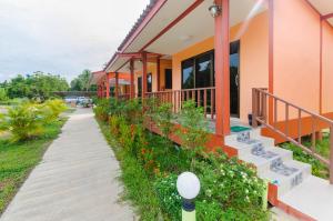 Zahrada ubytování Toongyoong Longbeach Resort SHA Plus