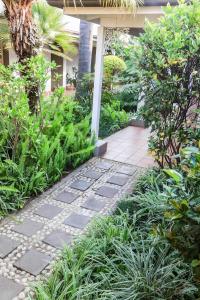 a garden with a stone walkway and plants at Oxford Lodge Vryheid in Vryheid