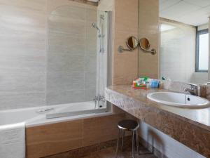 Łazienka w obiekcie Apartamentos TH La Florida