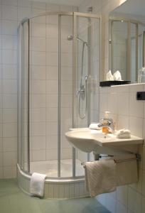 a bathroom with a shower and a sink at Altstadthotel Wetzel in Mühldorf