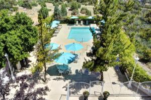 Bazén v ubytování Forest Villas Hotel nebo v jeho okolí