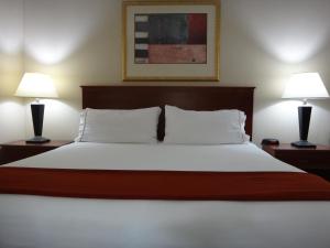 A bed or beds in a room at Windsor Inn & Suites