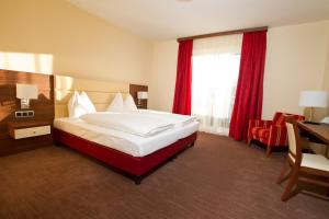 Posteľ alebo postele v izbe v ubytovaní SCHÖNIS-Landhotel