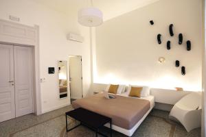 Postel nebo postele na pokoji v ubytování Re Ruggero Rooms