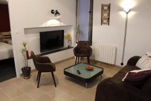TV a/nebo společenská místnost v ubytování Ma Maison