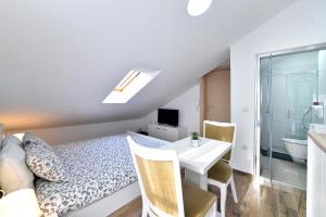 En eller flere senge i et værelse på Piccolo Apartments