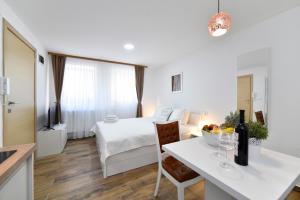 En eller flere senge i et værelse på Piccolo Apartments
