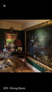 a living room with a painting on the wall at 10 st james villas in Winchester